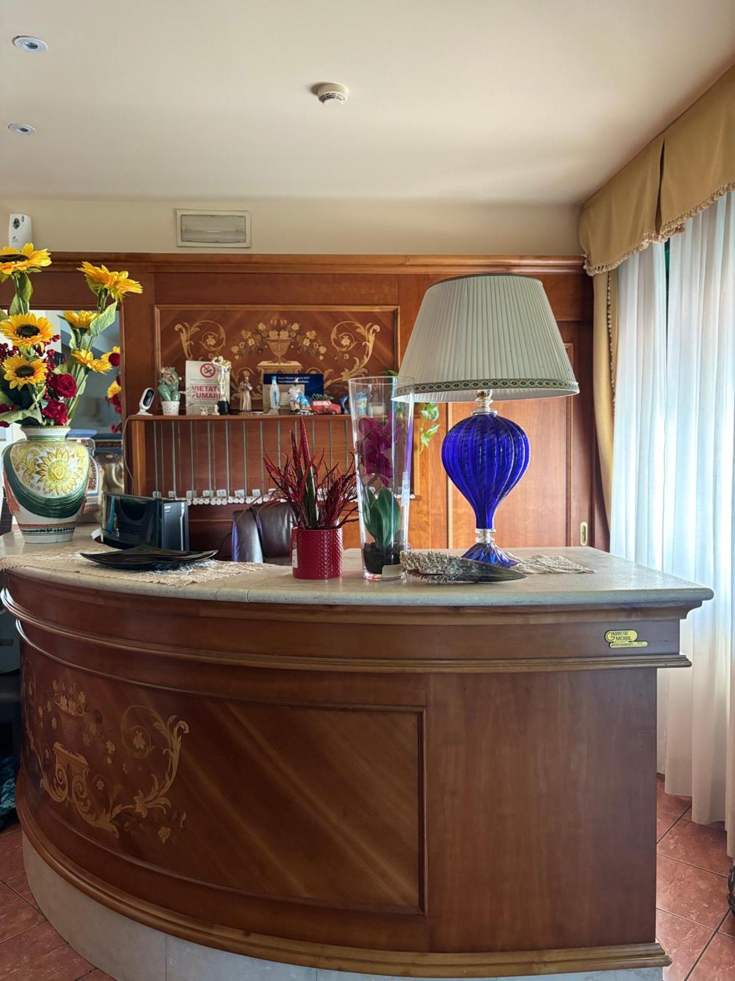 Hotel Ristorante Amalfitana Dello ภายนอก รูปภาพ